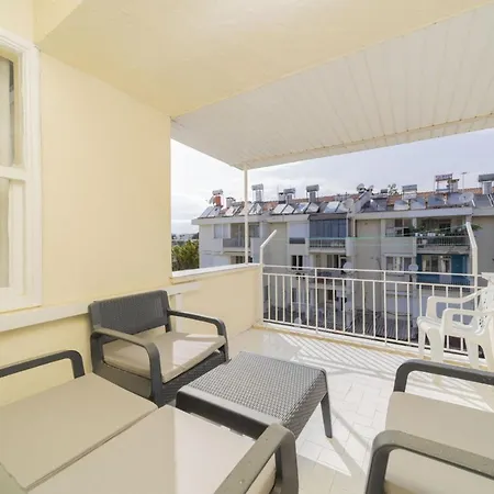 Spacious Flat Near Lara In Muratpasa