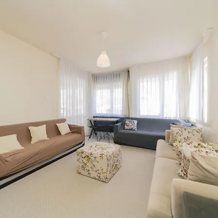 Spacious Flat Near Lara In Muratpasa Antalya
