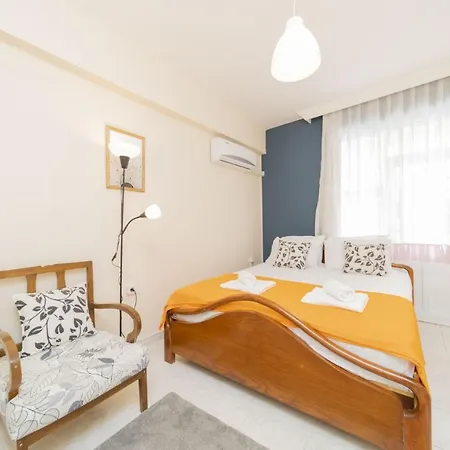 Spacious Flat Near Lara In Muratpasa