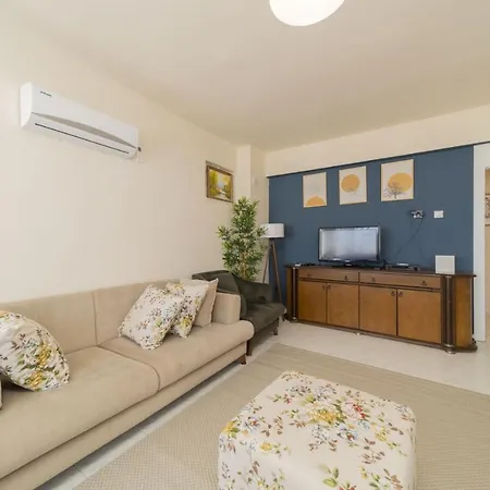 Spacious Flat Near Lara In Muratpasa Apartment *